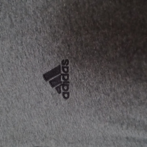 💙🌺Adidas Men's Gray T-Shirt - Picture 5 of 10